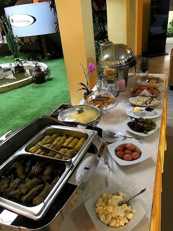Free daily buffet breakfast