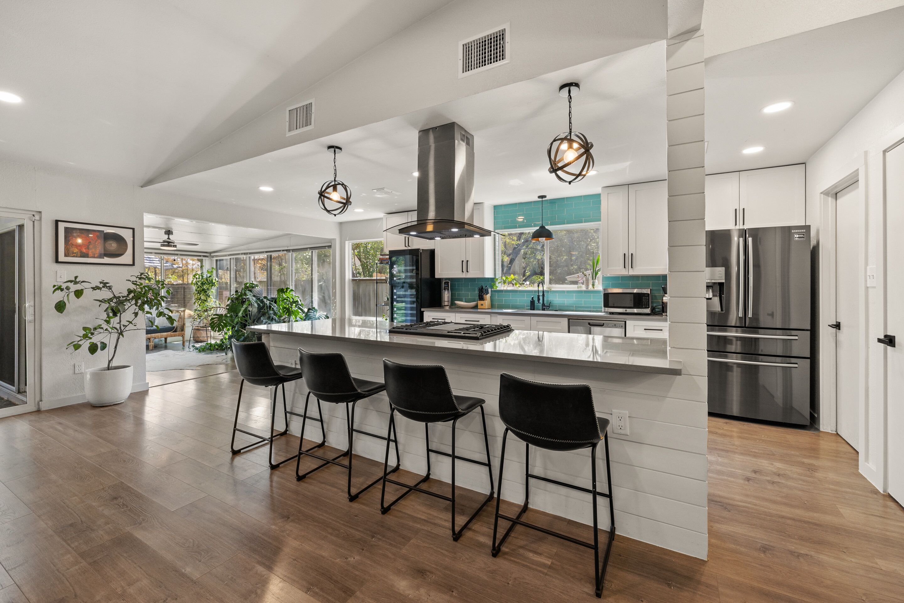 ثلاجة، ميكروويف، فرن، موقد طهي مسطح