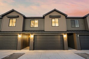 Exterior - Ashton Adventure Base with Ping Pong and BBQ (Ashton)