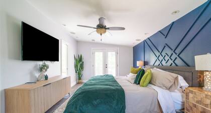 2-Story cottage w pool+bonfire