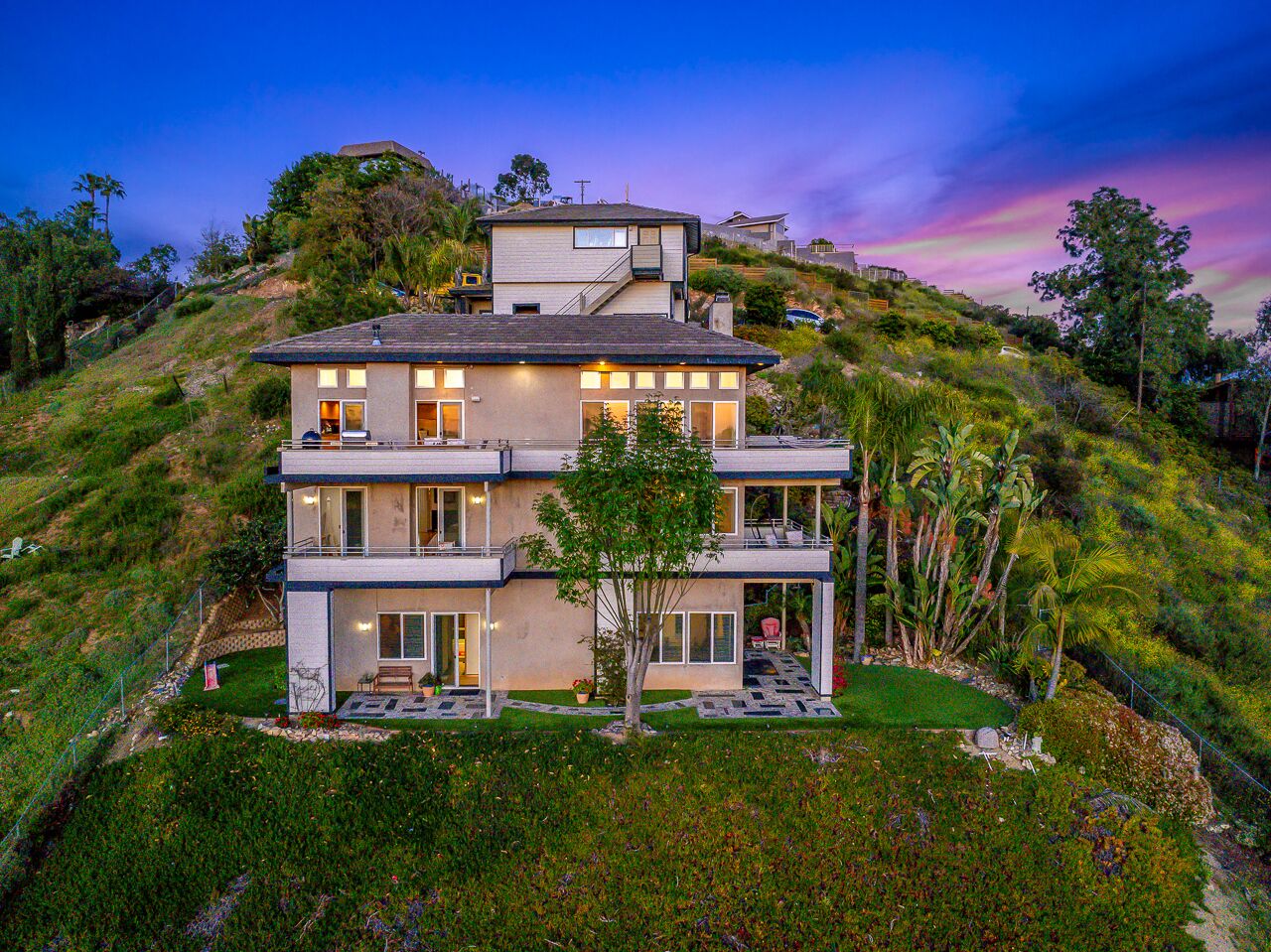 The Panoramic: 360 Degree Hilltop View 