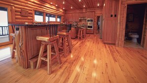 Private kitchen - Wisconsin Log Cabin Lodge | Sleeps 16 (Cassville)