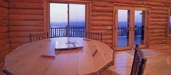 Wisconsin Log Cabin Lodge | Sleeps 16