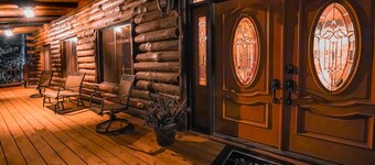 Wisconsin Log Cabin Lodge | Sleeps 16