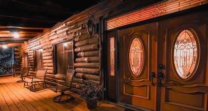Wisconsin Log Cabin Lodge | Sleeps 16
