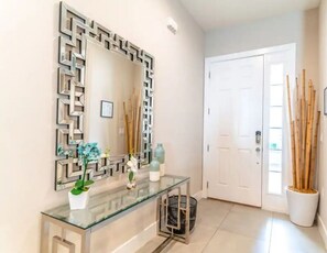 Interior - Elegant Townhome New Resort 10 min to Disney 4 bedroom sleeps 8 (Kissimmee)