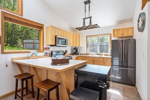 Køleskab, mikrobølgeovn, ovn, kogeplade