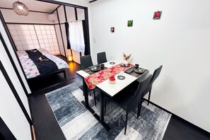 Dining - Super clean2 lines available4 minutes to Tamade and Kishinosatotamade Station7 minutes to Namba - Asuka II / Osaka Ōsaka (Osaka)