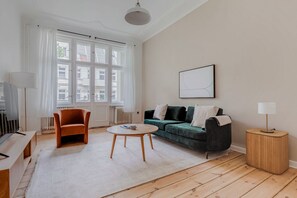 TV, stereo - Lovely Neukölln 1BR, furnished & equipped, by Blueground (Berlin)