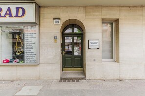 Exterior detail - Lovely Neukölln 1BR, furnished & equipped, by Blueground (Berlin)