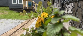 Clean, modern guesthouse located in a central Austin.