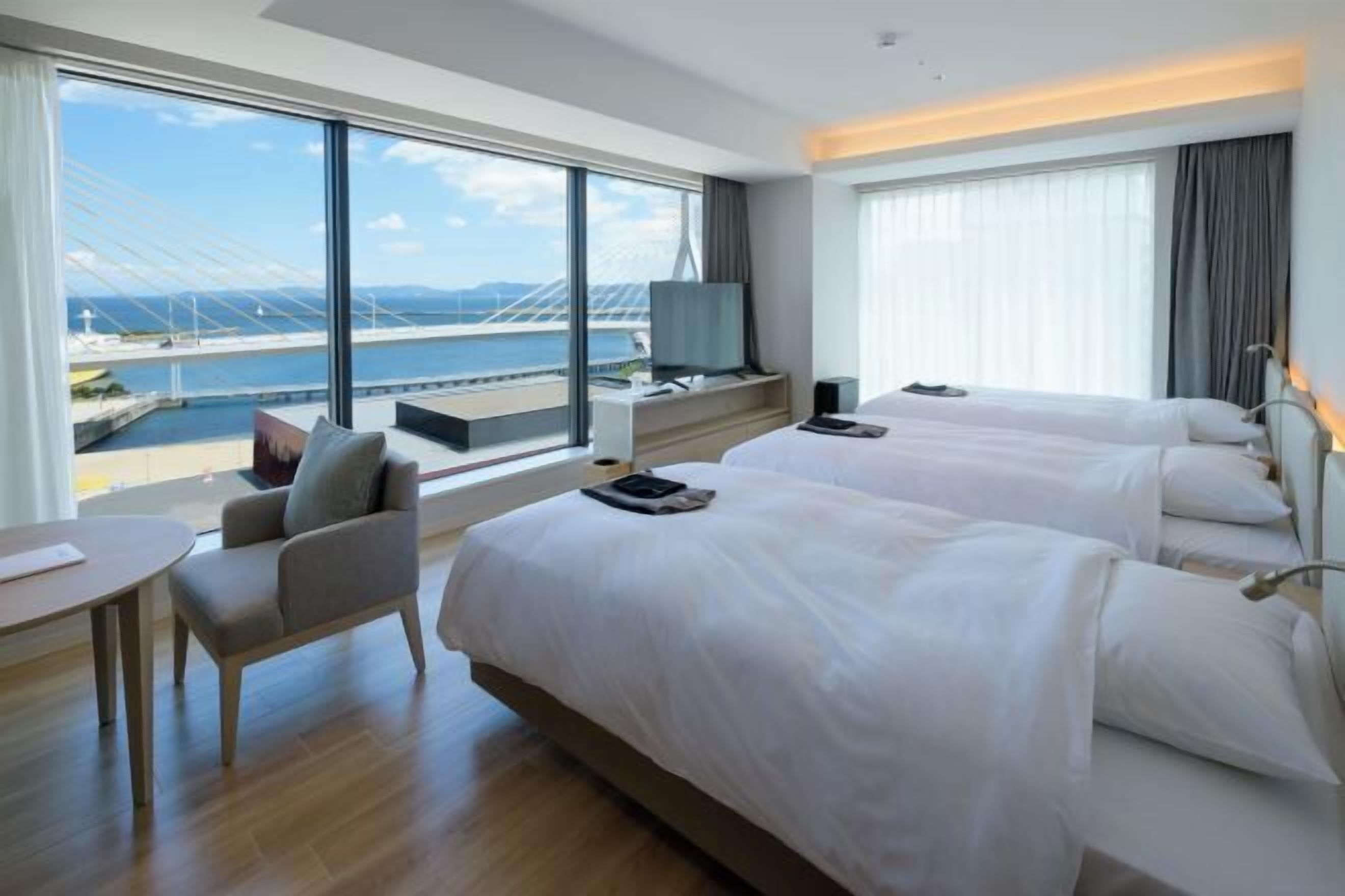 Minibar, in-room safe, desk, free WiFi