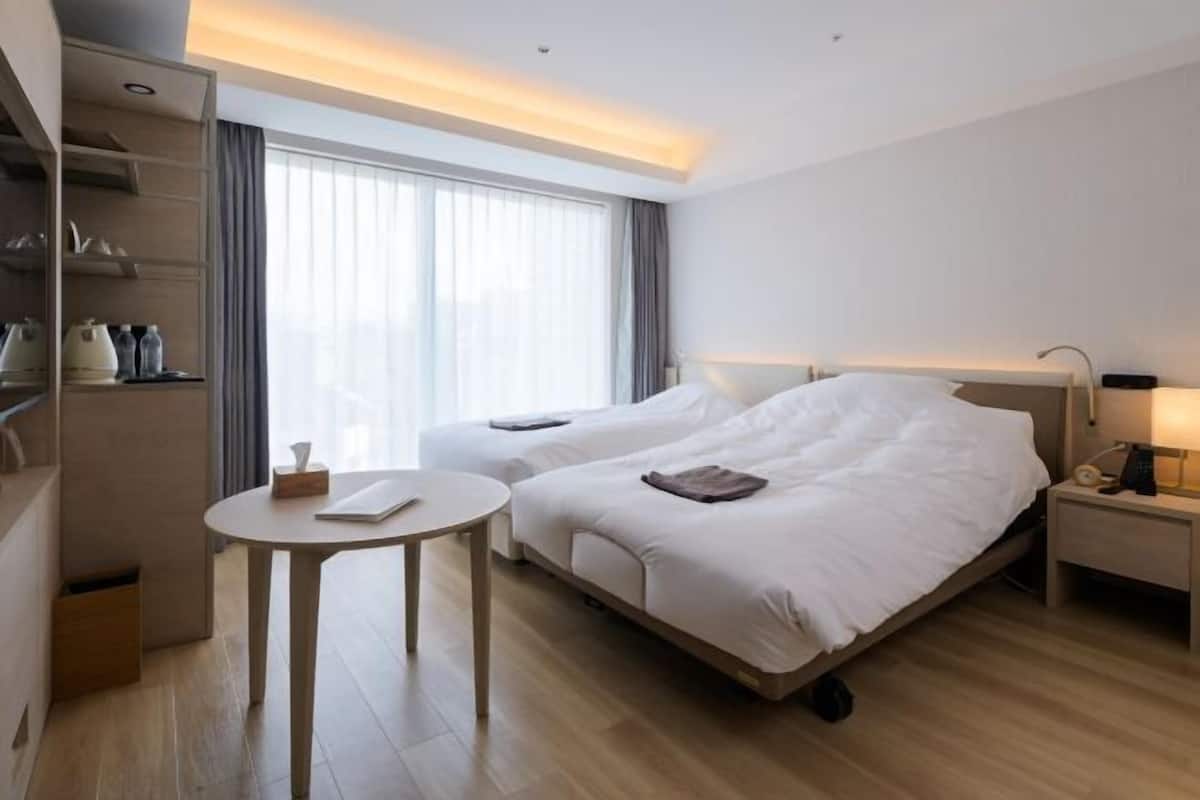 Minibar, in-room safe, desk, free WiFi