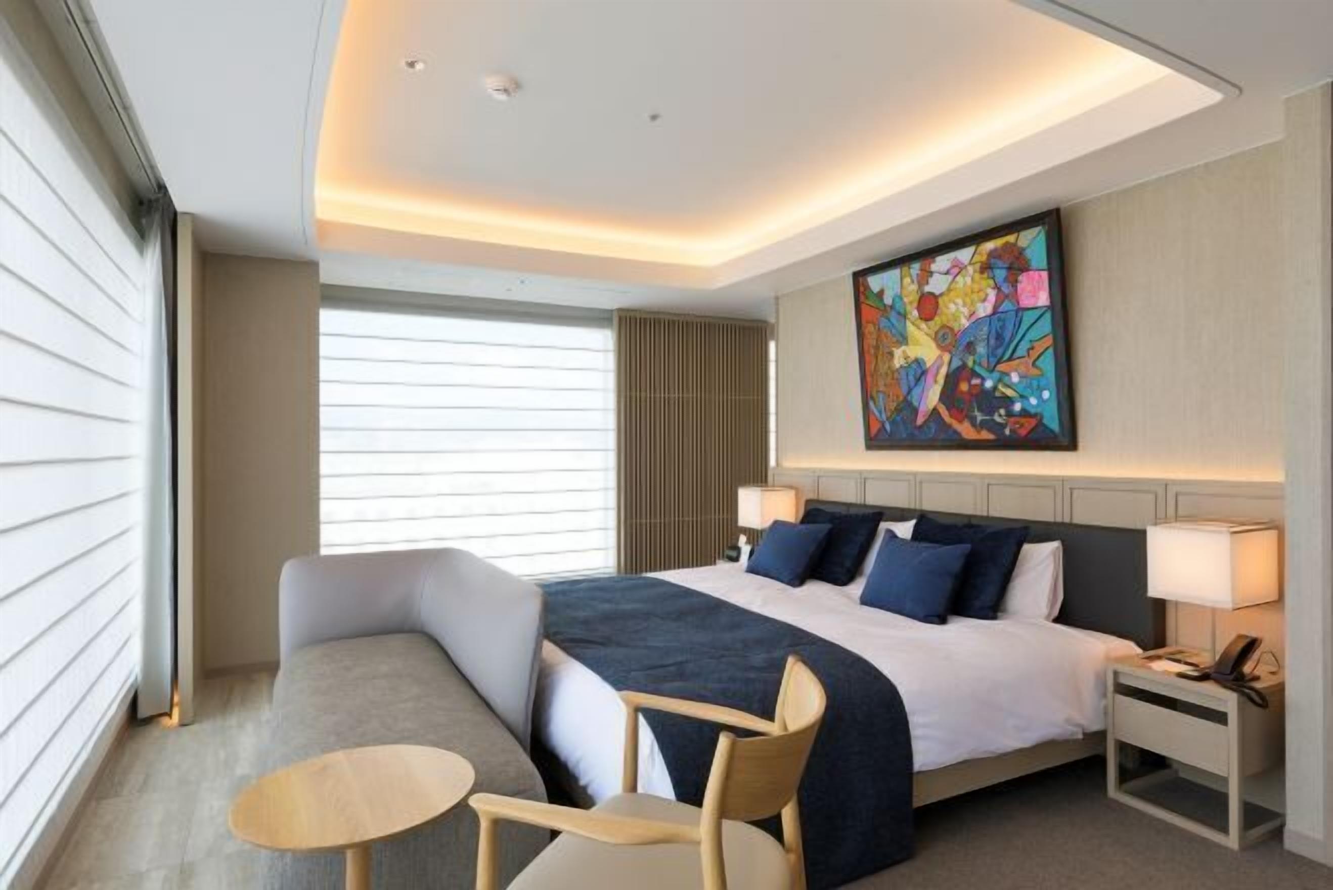 Minibar, in-room safe, desk, free WiFi