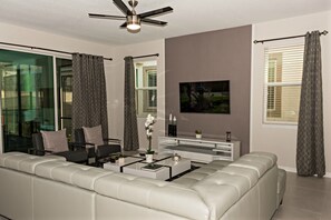 Smart TV - Close to the Disney park! Family-sized house with Pool!!! (Kissimmee)