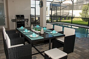 Outdoor dining - Close to the Disney park! Family-sized house with Pool!!! (Kissimmee)