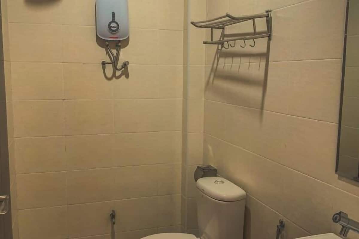 Bathroom | Shower, towels, soap, toilet paper