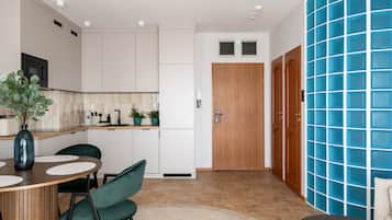 Fridge, microwave, stovetop, dishwasher