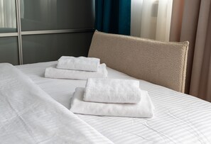 Iron/ironing board, WiFi, bed sheets