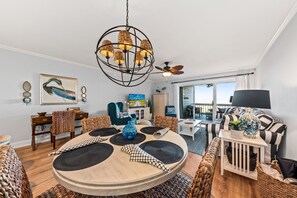 Smart TV - Beach Front w/ Beautiful Sunsets! Walk to Pools! Amenity Cards! Dog Friendly! (Seabrook Island)