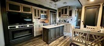 Waterfront Glamping at Lake Mathis