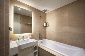 Egyptian cotton sheets, premium bedding, down duvets - Vinhomes D'Capitale - Luna's House (Hanoi)