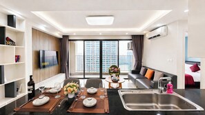 Business Apartment, City View | Egyptian cotton sheets, premium bedding, down comforters - Vinhomes D'Capitale - Luna's House (Hanoi)