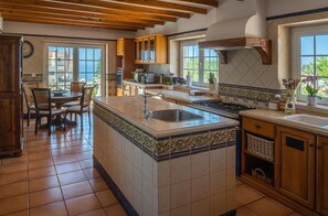 Refrigerador, microondas, horno y lavavajillas