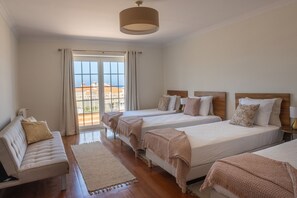 5 soverom, skrivebord, strykejern/-brett og wi-fi (inkludert)