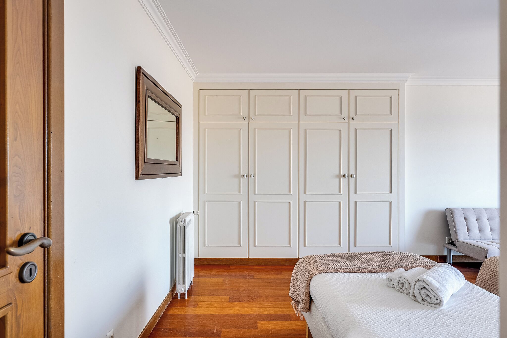 5 bedrooms, desk, iron/ironing board, free WiFi