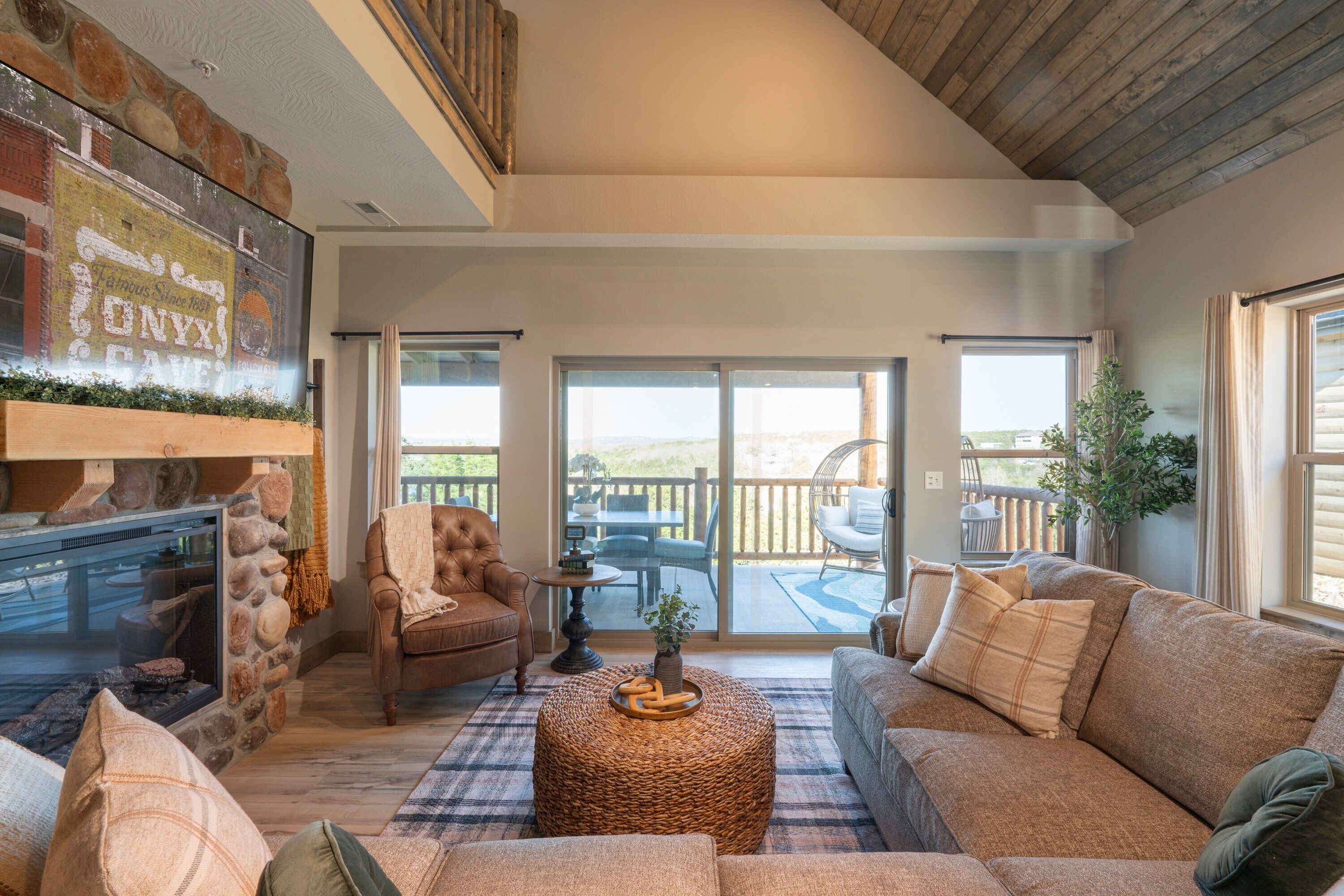 Smart-TV, Kamin, Arbeitsbereiche, Drucker