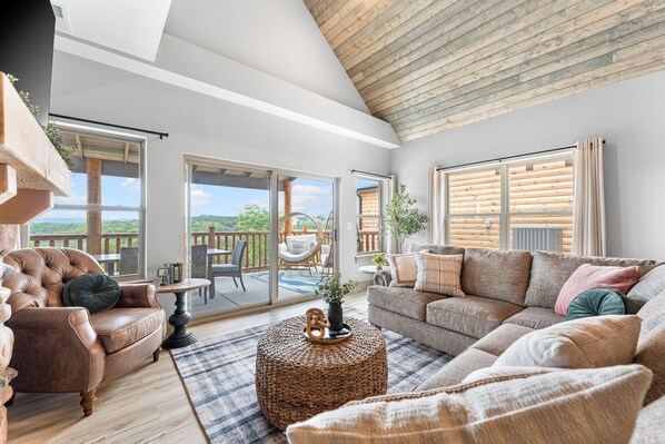 Smart TV, fireplace, offices, printers - Lakefront Haven with Hot Tub and Gym (Branson)