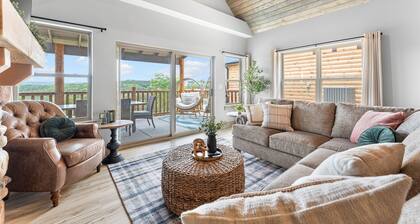 Lakefront Haven with Indoor & Outdoor Pool Access, Hot Tub & Gym