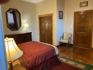 4 bedrooms, desk, free WiFi, bed sheets