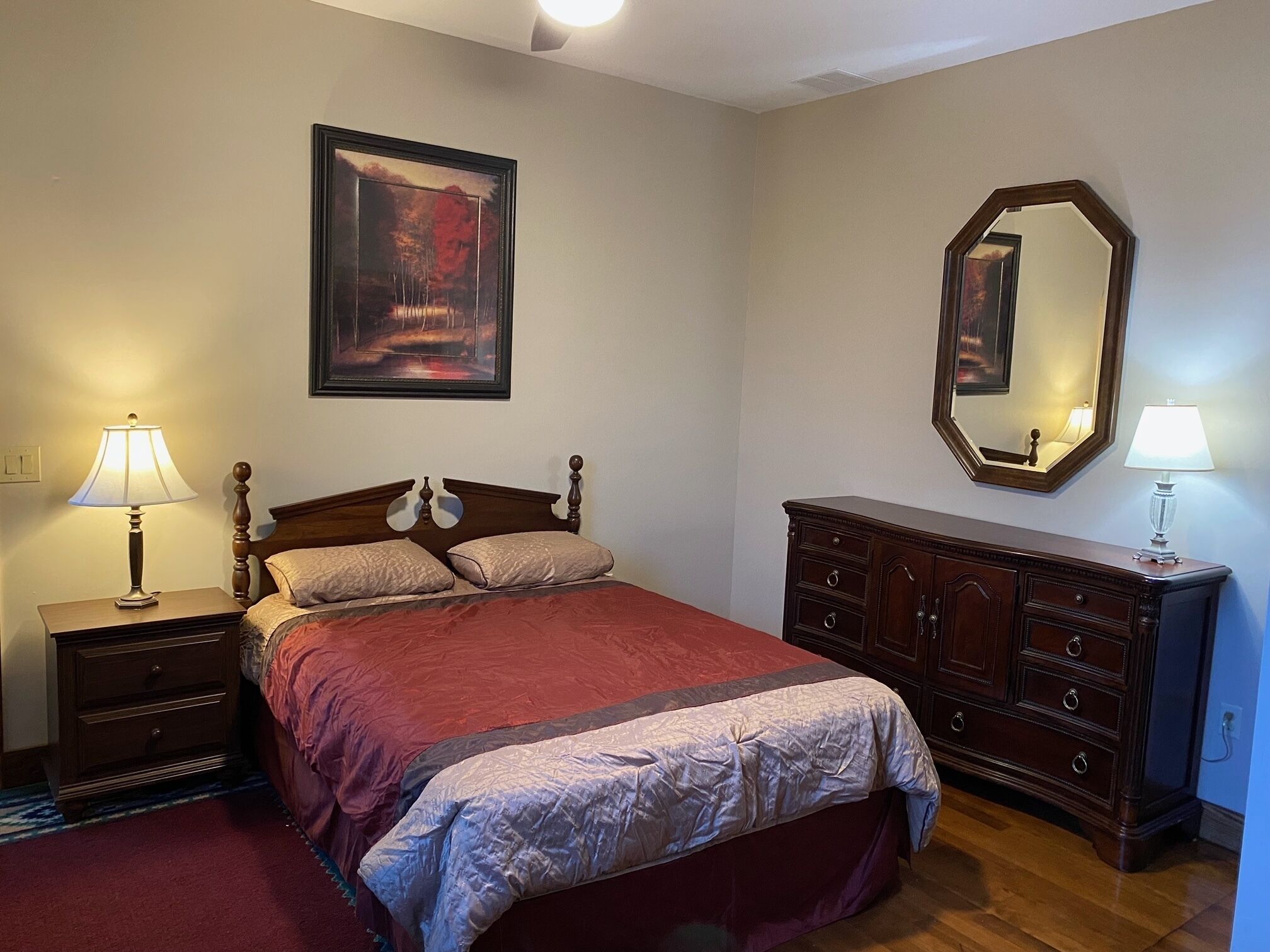 4 bedrooms, desk, WiFi (free), bed sheets
