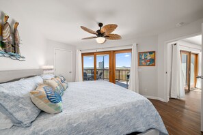 2 bedrooms, iron/ironing board, free WiFi, bed sheets - La Mirage Condo 320 Beachfront Resort Condominiums with Private Boardwalk (Port Aransas)