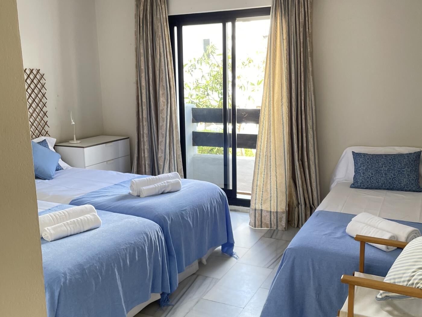 3 slaapkamers, een strijkplank/strijkijzer, wifi, beddengoed