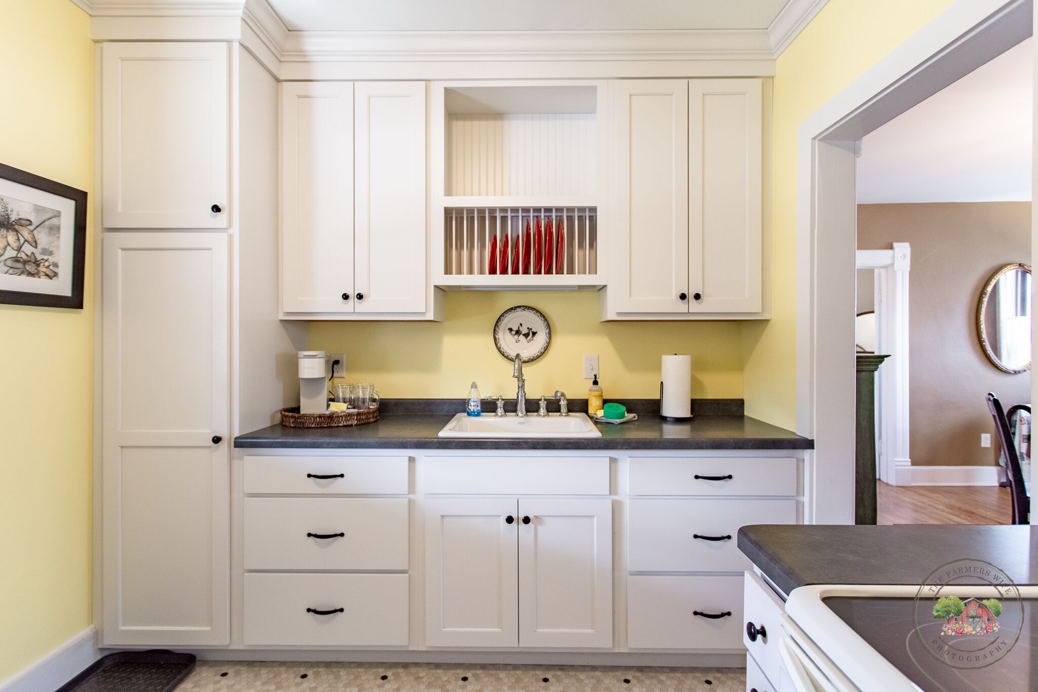Cookware/dishes/utensils, dining tables