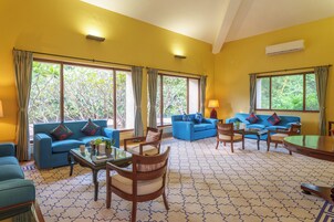 Iron/ironing board, free WiFi