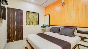 Room - OYO Collection O Golden Tulipz Boutique (Mumbai)