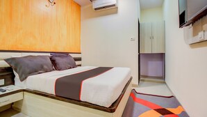 Classic Double or Twin Room - OYO Collection O Golden Tulipz Boutique (Mumbai)