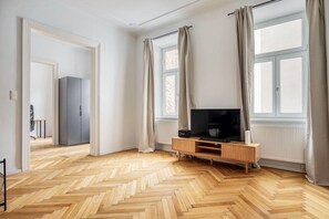 Télévision, chaîne hi-fi