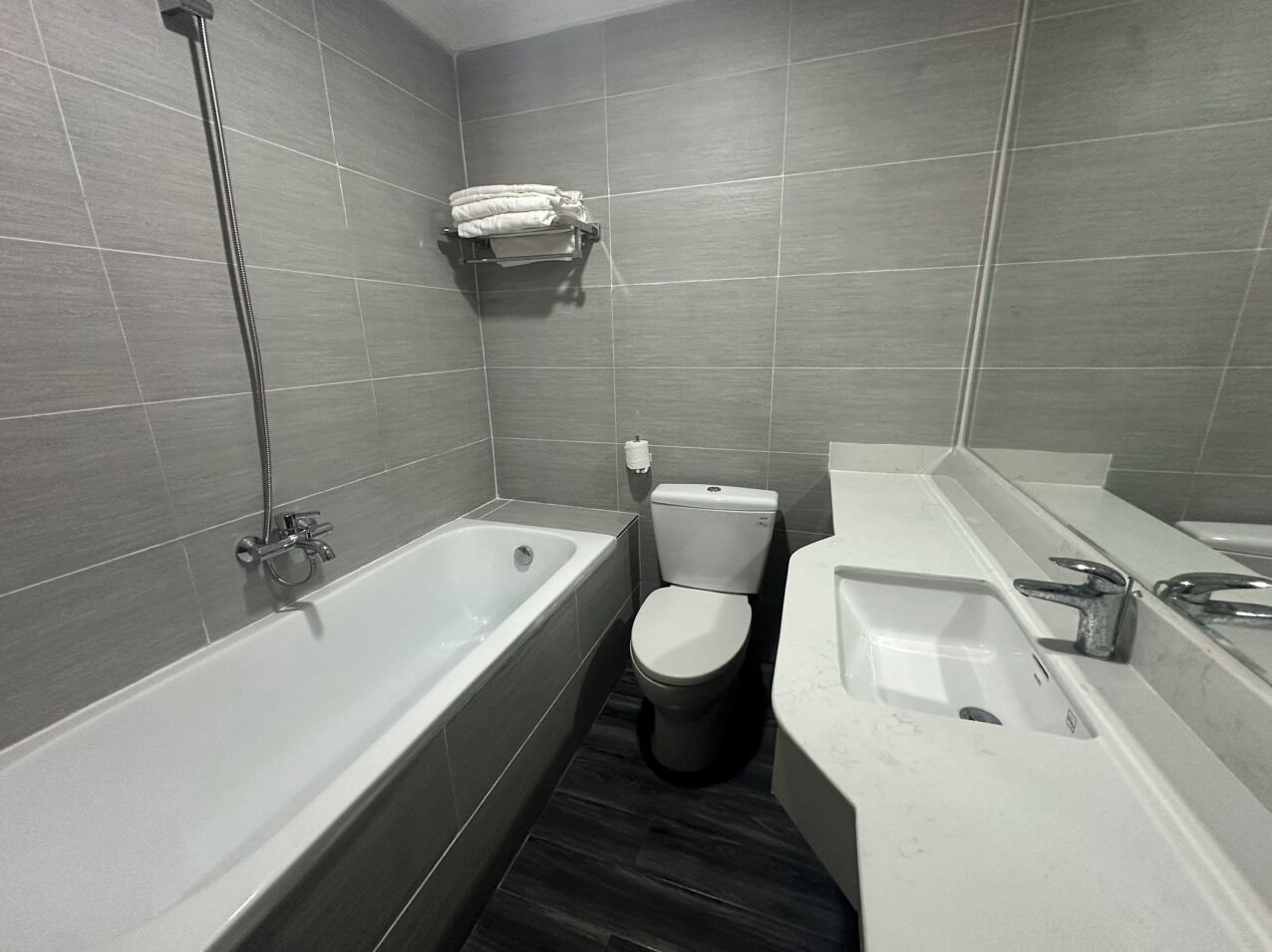 Camera Superior, non fumatori | Bagno | Set di cortesia gratuito, asciugacapelli, accappatoio, pantofole