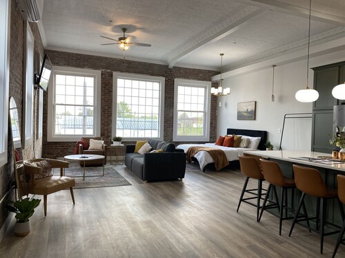 Loft Apartment on Main Downtown - Sleeps 4