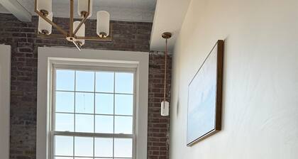 Loft Apartment on Main Downtown - Sleeps 4