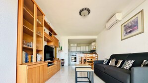 Unclassified image, 2 of 20, button - 3381 - SOFIA GROUND FLOOR -B VUE IMPRENABLE, QUARTIER CALME, PARKING (Roses)