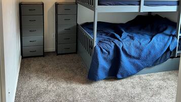 3 dormitorios, tabla de planchar con plancha, wifi y ropa de cama