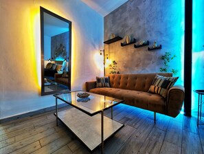 50-inch flat-screen TV with cable channels, Netflix, streaming services - Sky Studio By Paradox (Panama City)