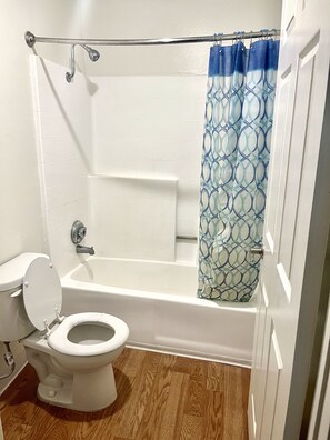 Jabón, shampoo, papel de baño