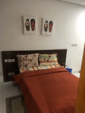 1 quarto, ferros/tábuas de passar roupa, Wi-Fi, roupa de cama